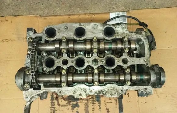 Peugeot 407 Engine head 