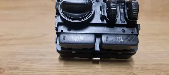 Volvo XC90 Light switch 8685452