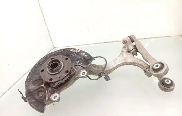 Front wheel hub spindle knuckle