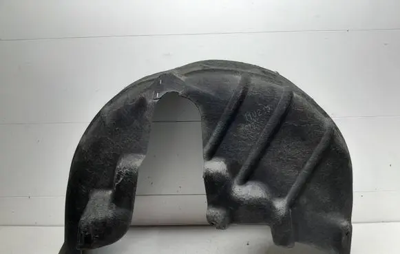 Rear arch fender liner splash guards