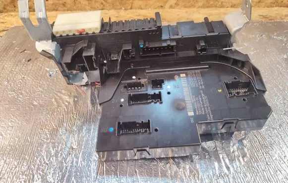 Mercedes-Benz E W212 Fuse module 2129009822 5DK01102335 2129017206