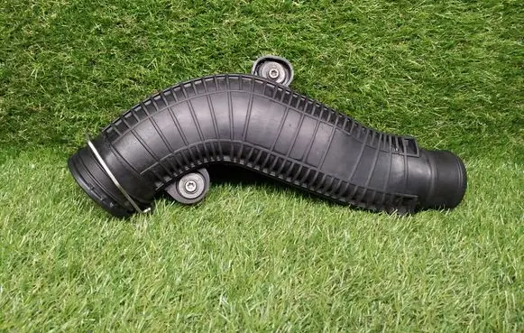 Volkswagen Jetta VI Intercooler hose/pipe 1K0145840R