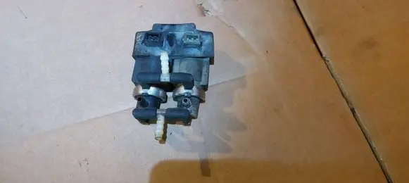 Audi A8 S8 D2 4D Turbo solenoid valve 059906627 98T006 72190322