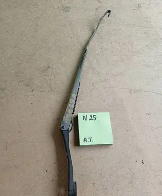 Opel Zafira A Front wiper blade arm 45125632