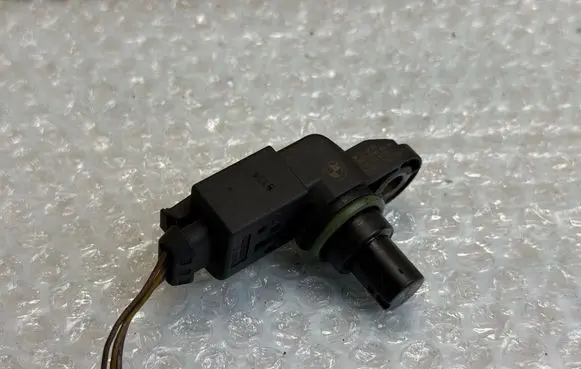 BMW 5 E39 Camshaft position sensor 2249320