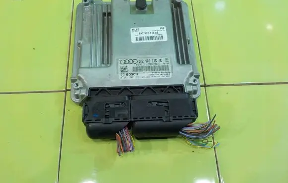 Audi A4 S4 B7 8E 8H Engine control unit/module 8K2907115AE