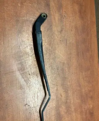 Front wiper blade arm