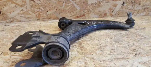 Volvo V40 Front lower control arm/wishbone AV613A262DA