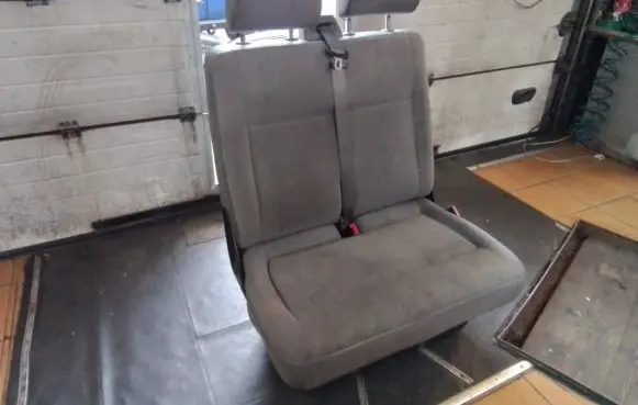 Volkswagen Transporter - Caravelle T5 Front double seat 7H0881303C