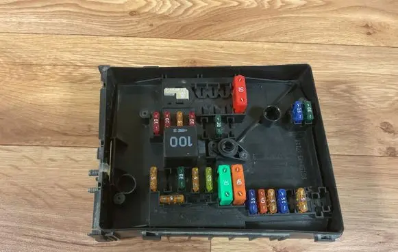 Volkswagen Caddy Fuse module 1K0937125C 017183073