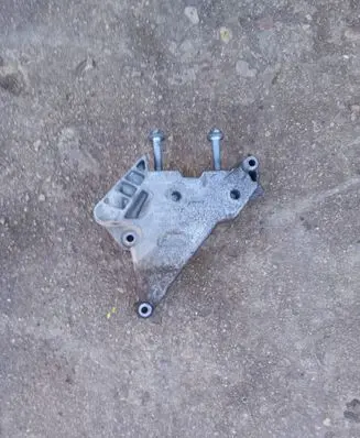Seat Altea XL Engine mounting bracket 03g199207e