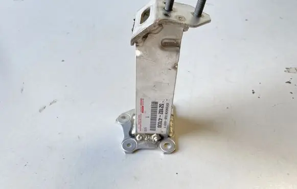 Toyota Prius (XW50) Front bumper shock/impact absorber 5210247030