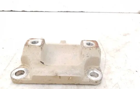 Honda FR-V Engine mounting bracket