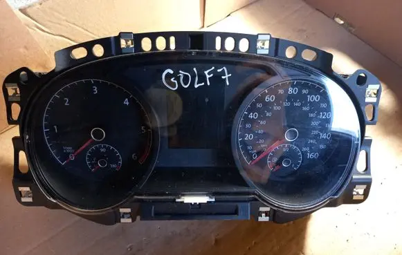 Volkswagen Golf VII Speedometer (instrument cluster) 5G0920960A