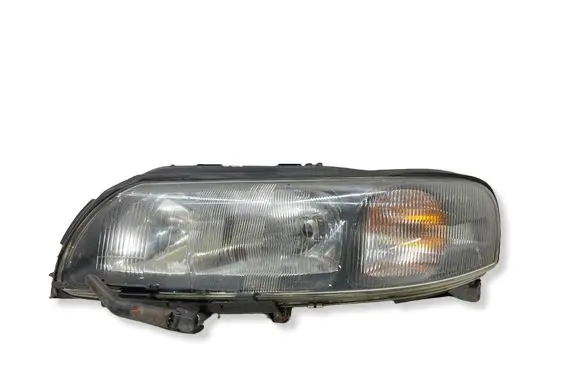 Volvo V70 Headlight/headlamp 8662925 89006876 RHD