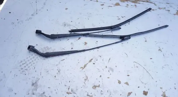 Citroen DS5 Front wiper blade arm