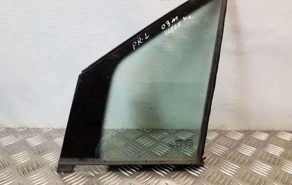 Fiat Ulysse Front door vent window glass four-door 