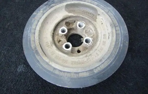 Volkswagen Golf III Crankshaft pulley 028105243 340-390