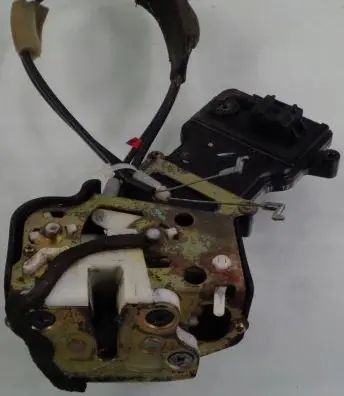 Mazda 6 Front door lock 5629218