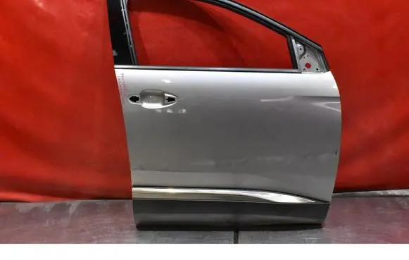 Peugeot 5008 Front door 