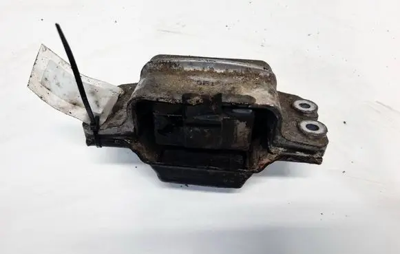 Volkswagen PASSAT B6 Engine mount bracket 3C0199555