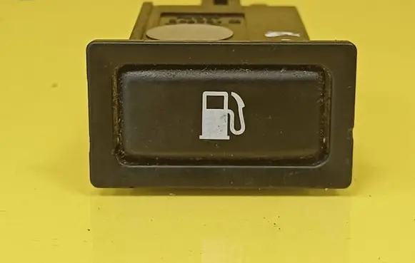 Toyota Avensis T250 Fuel tank opening switch 156795