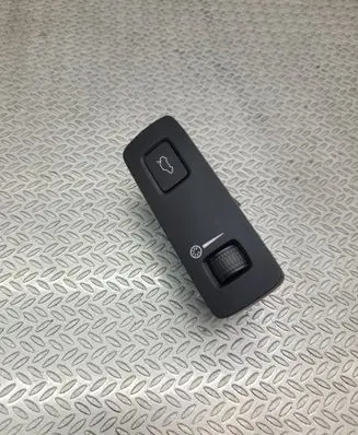 Volvo XC40 Tailgate opening switch P31443873