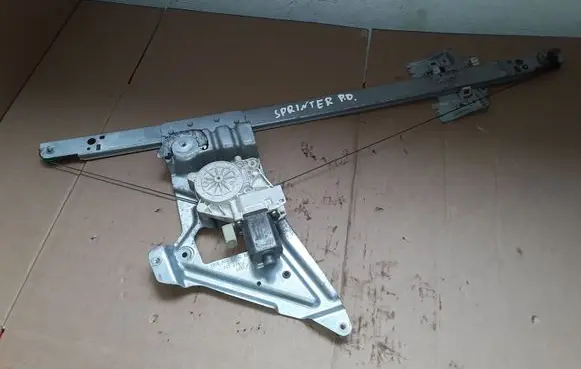 Mercedes-Benz Sprinter W906 Front door window regulator with motor A0068205542 995184103