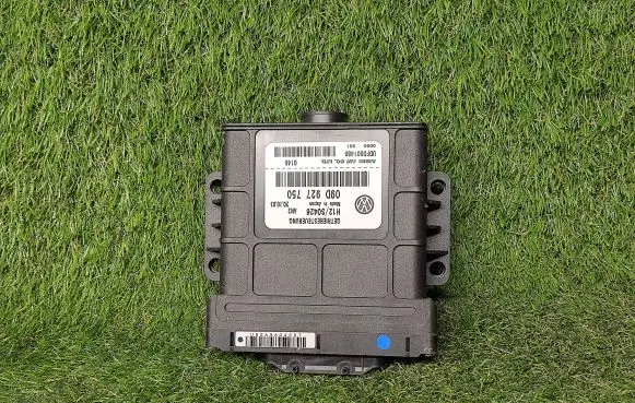 Volkswagen Touareg I Gearbox control unit/module 09D927750