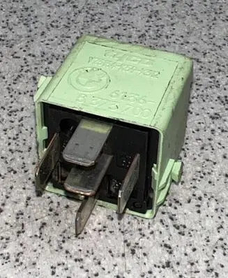 BMW 5 E39 Other relay 8373700
