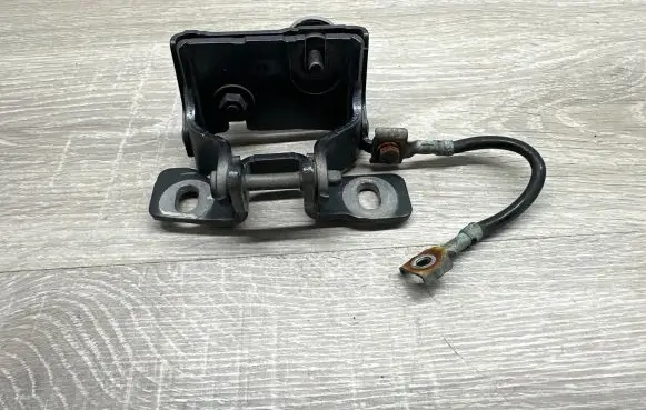 BMW 1 F20 F21 Tailgate/trunk/boot hinge 7239875