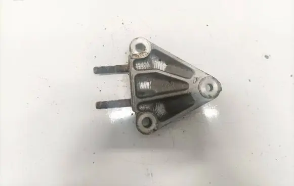 Ford Mondeo Mk III Engine mounting bracket