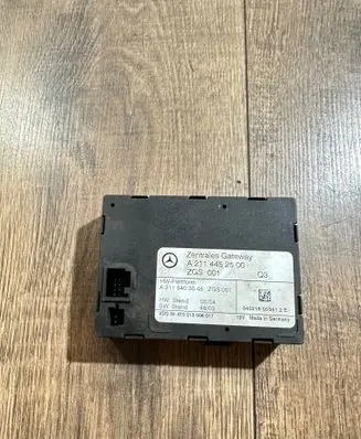 Mercedes-Benz E W211 Gateway control module A2114452500 A2115403545
