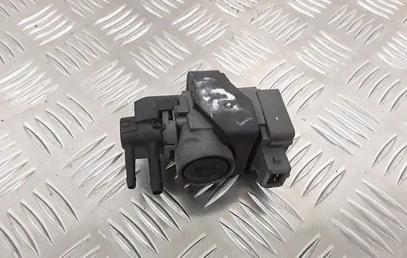 Vacuum valve