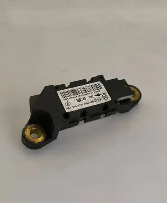 Mercedes-Benz CLS C219 Airbag deployment crash/impact sensor 0018209126 100786002