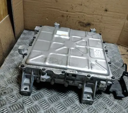 Voltage converter inverter
