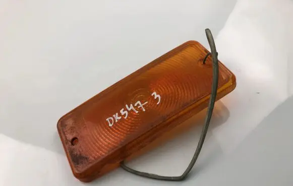 Front fender indicator light