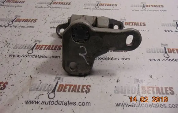 Mercedes-Benz B W245 Front door lower hinge 
