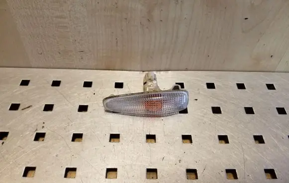 Mitsubishi Outlander Front fender indicator light