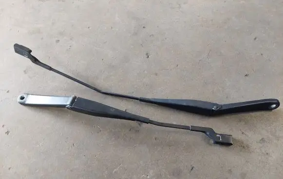 Ford Fiesta Front wiper blade arm 8a6117526ab 8a6117526bb