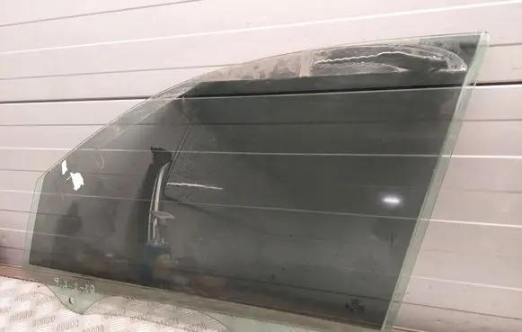 Audi Q3 8U Front door window glass four-door