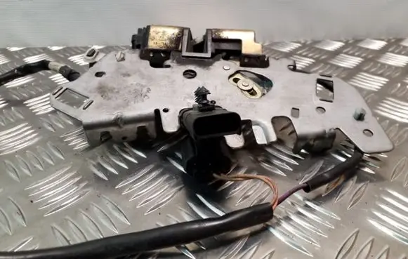 Chrysler Voyager Sliding door lock 