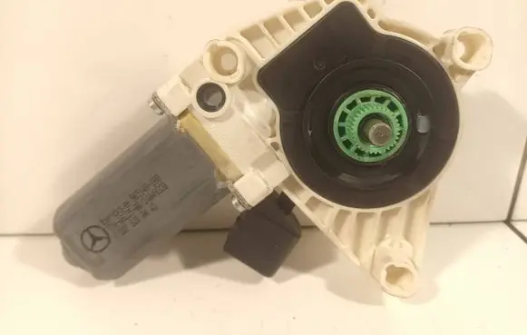 Mercedes-Benz E C207 W207 Front door window regulator motor A2078200442 965148100 24049320