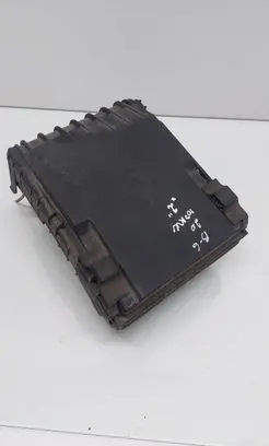 Volkswagen PASSAT B6 Fuse box set L0122409191005