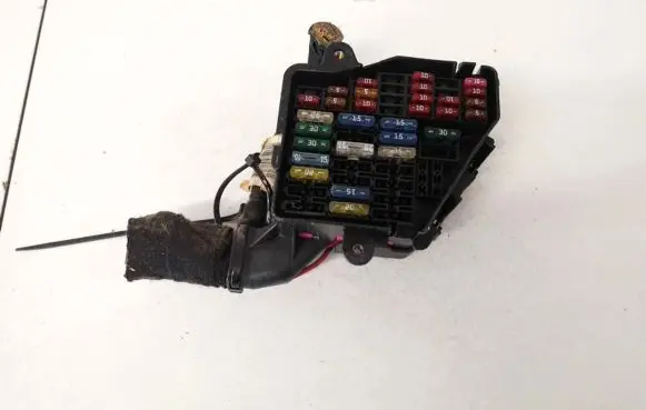 Volkswagen PASSAT B5 Fuse box set 8d1941824