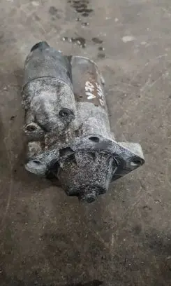 Volvo V70 Starter motor 8697650