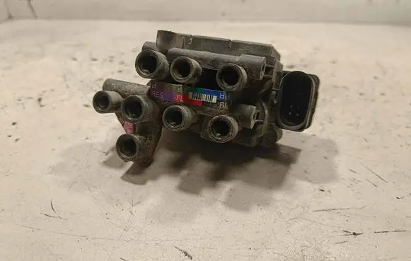 Audi Q7 4M Air suspension valve block 4M0616013A 150206 A4142