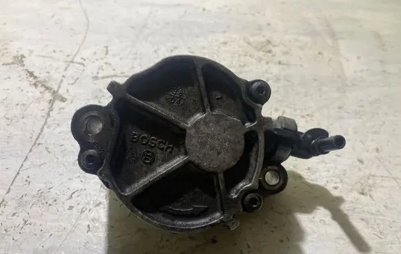 Mazda 3 I Vacuum pump D1561A 2110N
