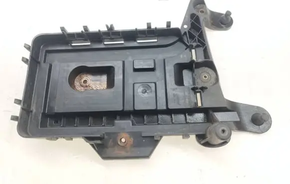 Volkswagen Eos Battery tray 1K0915333C