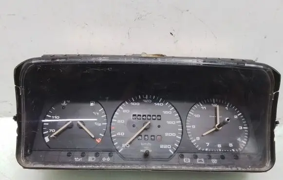 Volkswagen PASSAT B3 Speedometer (instrument cluster) 81117621